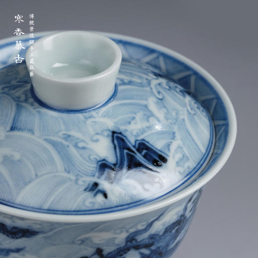 寒香慕古元明青花糯米釉海水江涯双龙纹盖碗 商品图1