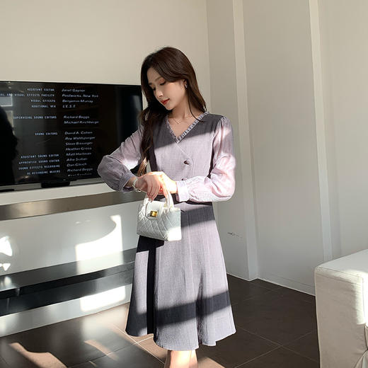 奢姿2025年秋季新款大码女装V领荷叶裙子胖妹妹温柔假两件连衣裙9943860273 商品图2