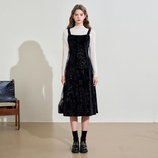 西遇蝴蝶竹子压花背心连衣裙女早春气质优雅高级感丝绒宴会裙V3442468 商品图1