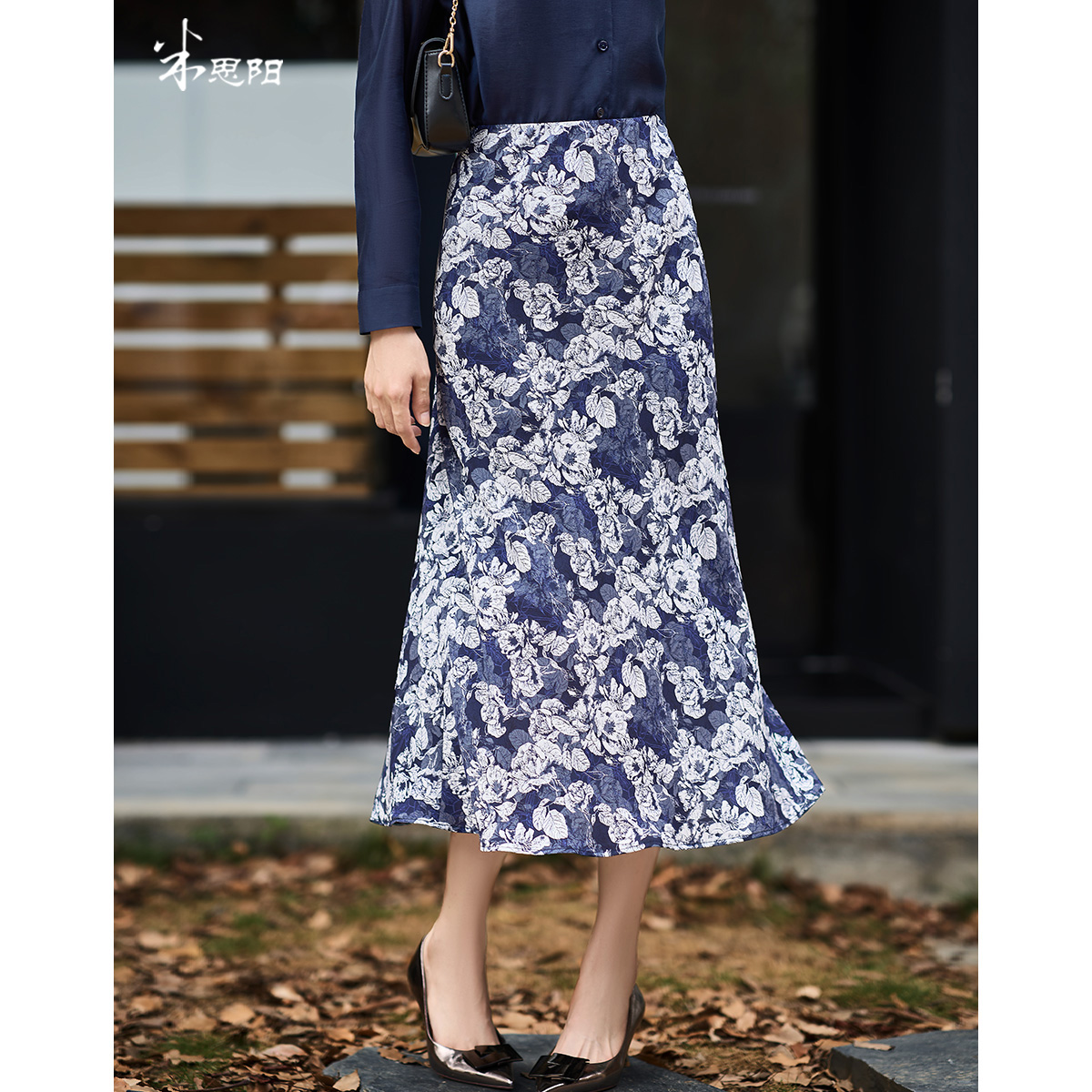 「雾蓝水墨」碎花半裙晕染碎花高级不撞款，轻薄垂顺走路带风，约会穿氛围感直接拉满！米思阳2026春季新款高级感碎花半身裙微弹舒适轻薄垂感裙子女3641