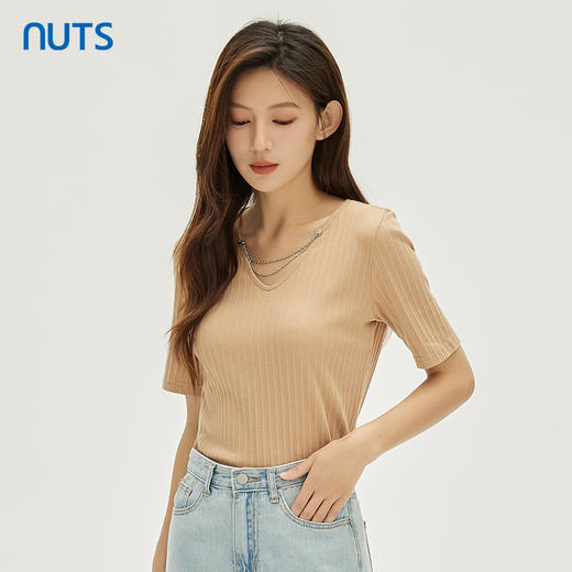 NUTS秋季新款时尚气质通勤风V领链条装饰短袖T恤女331021155 商品图4