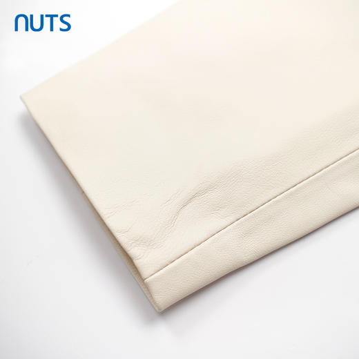 NUTS秋季新款白色设计感高级气质双排扣皮衣短外套女335132320 商品图4