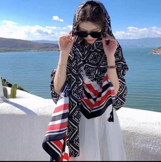 😍😍恨不得焊在身上!!太气质了!!💰69🉐明星同款披肩!!还配手提礼袋✅2种尺寸，13个款式👍 商品图2