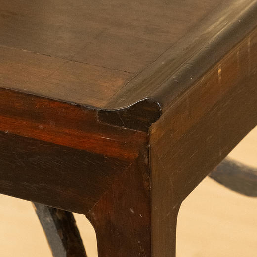 清 红木暗屉霸王枨带翘头四面平条桌 商品图3