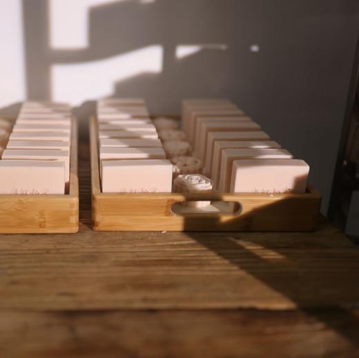 奕虹定制芳疗师椰油茶树茜草家事皂，纯天然手工制作 不仅能去除污垢油脂 还可清洗果盘贴身衣物 温和不刺激 安全0添加，有精油香 商品图8