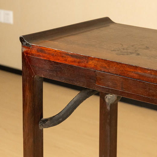 清 红木暗屉霸王枨带翘头四面平条桌 商品图1