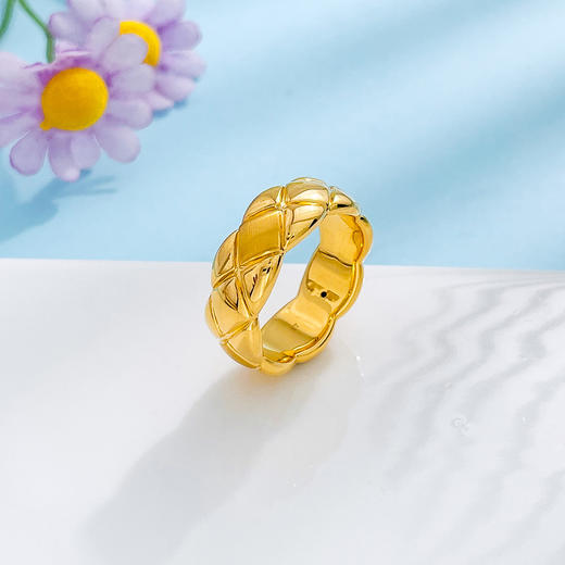 【限时克减150元】足金 无氰5D硬金空心固口戒指光面菱形纹圈戒（面宽约7.4-7.8mm)(AR5DJZ00050)（预售产品下单后不退款不退货不换货不补差价） 商品图1