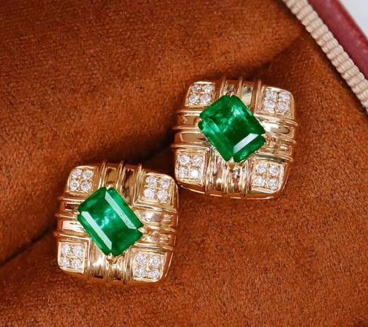 1.37ct 祖母绿耳钉 商品图1