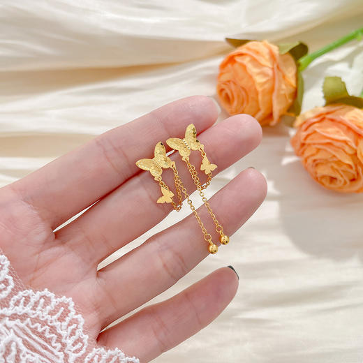 【限时克减150元】足金 #比翼双飞 #九紫离火 5G黄金金珠蕾丝流苏耳饰双生蝶相恋蝶耳钉九紫离火福运鱼鳞蝴蝶耳吊(AG5GES00181)预售产品下单后不退款不退货不换货不补差价 商品图3