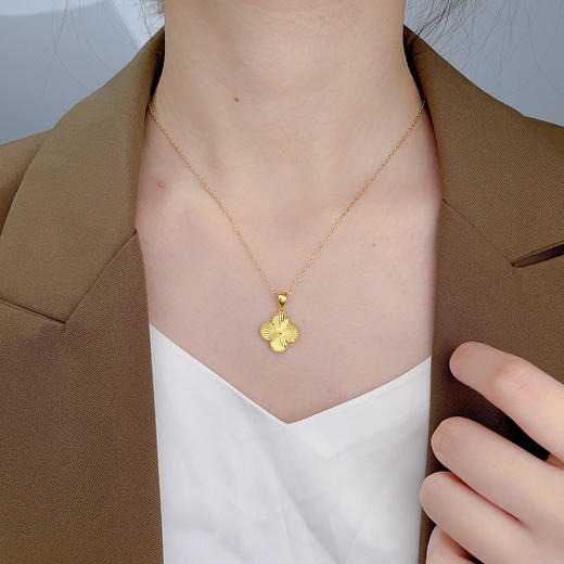 【限时克减150元】足金999.9 #小红书 【精品】空心花卉吊坠小幸运镭射四叶草吊坠（不含链，面宽约16.3*14.5mm）(DZ00792)补差价）预售产品下单后不退款不退货不换货不补差价 商品图0