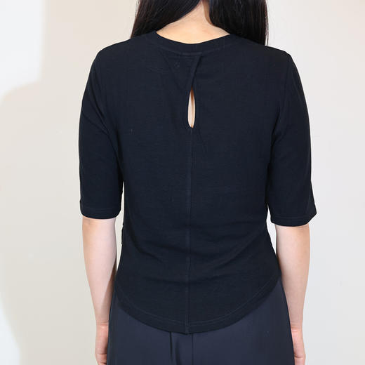 半身缘女装 秋季外穿打底后背破洞小性感中袖T恤243113M01113253 商品图4