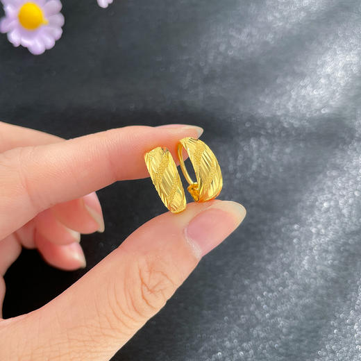 【限时克减128元】足金999.9 车花蛇肚耳饰耳圈耳包(ES00640)（预售产品下单后不退款不退货不换货不补差价 商品图2