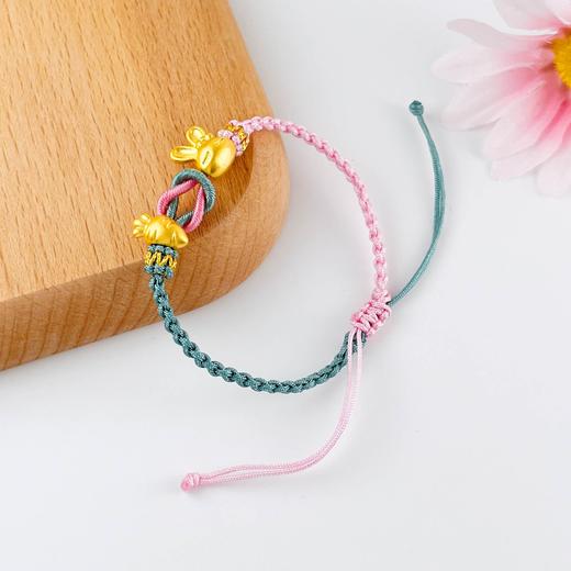 【限时7.5折】【定价黄金】足金 #生肖 无氰5D硬金兔年生肖手串兔子爱萝卜莫相离绳结调节彩绳手链成品手串(AA5DSC00520)【补手工费可以换新的绳子】预售产品下单后不退款不退货不换货不补差价 商品图1