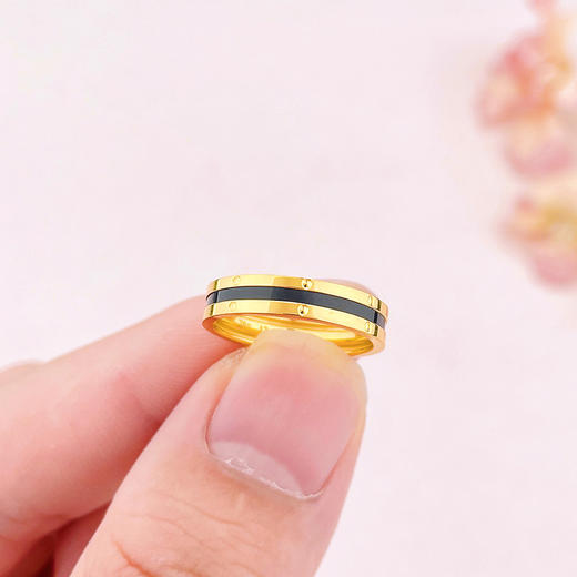 【限时克减150元】足金999 【精品】固口戒指低温珐琅个性长条纹圈戒（面宽约3.7-4.1Mm，厚约1.4mm）(AUJZ00005)（预售产品下单后不退款不退货不换货不补差价 商品图2