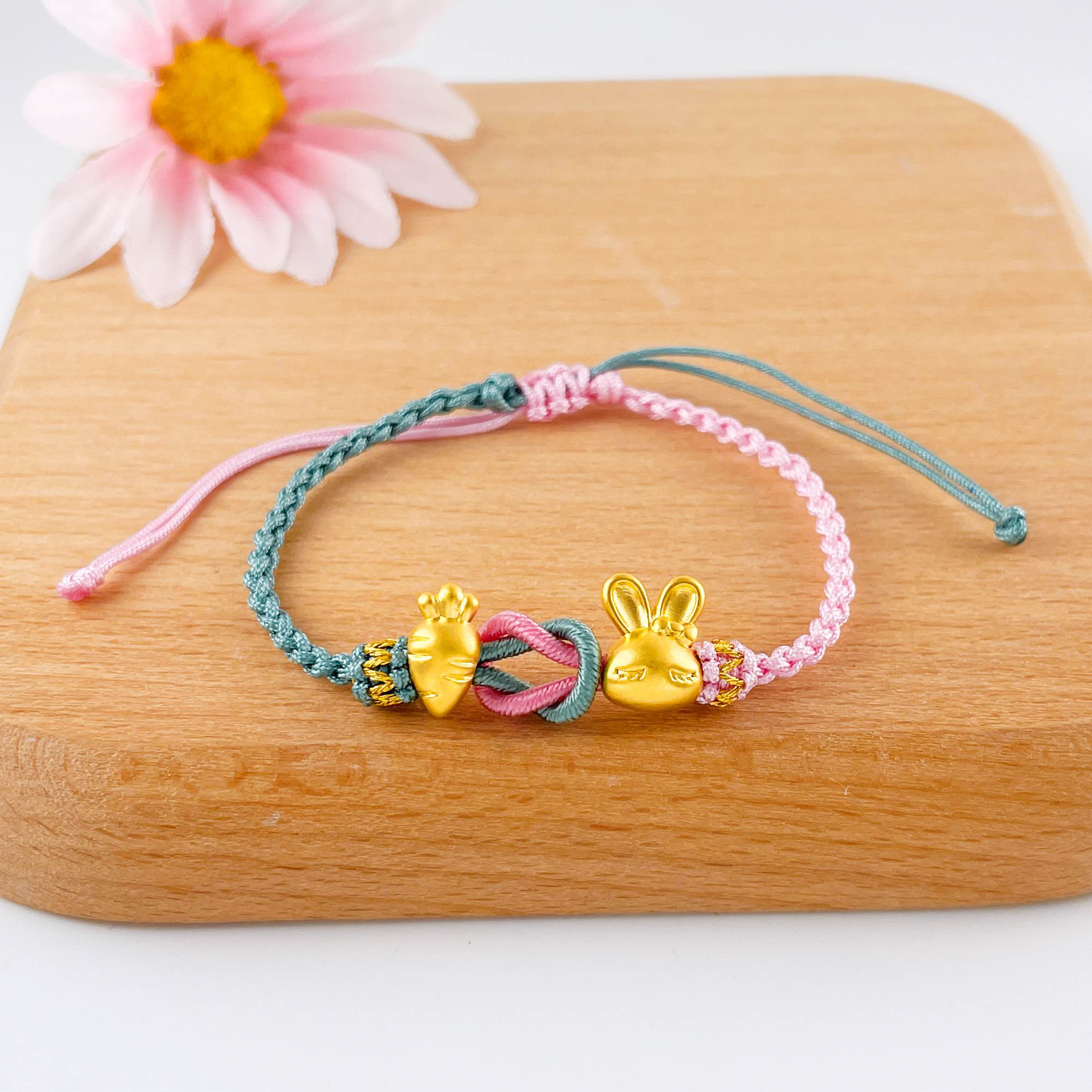 【限时7.5折】【定价黄金】足金 #生肖 无氰5D硬金兔年生肖手串兔子爱萝卜莫相离绳结调节彩绳手链成品手串(AA5DSC00520)【补手工费可以换新的绳子】预售产品下单后不退款不退货不换货不补差价