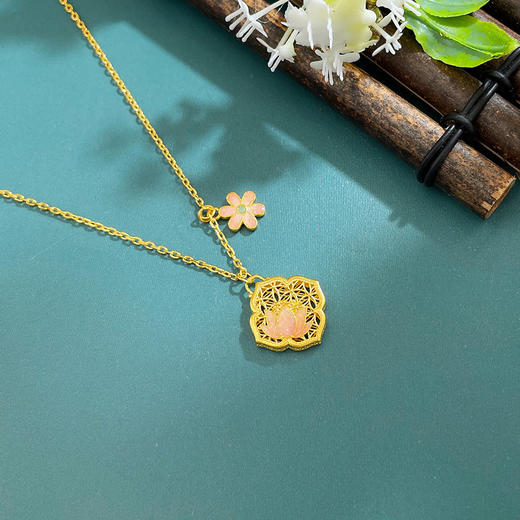 【限时克减150元】足金999 古法调节镂空花丝低温珐琅花形吊饰渐变七彩莲花花形套链(YGFTL00077)（预售产品下单后不退款不退货不换货不补差价 商品图2