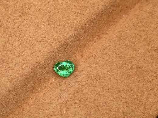 0.38ct 祖母绿裸石 商品图3