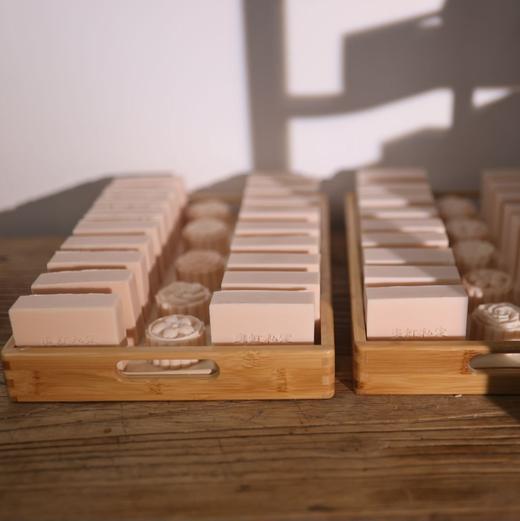 奕虹定制芳疗师椰油茶树茜草家事皂，纯天然手工制作 不仅能去除污垢油脂 还可清洗果盘贴身衣物 温和不刺激 安全0添加，有精油香 商品图3