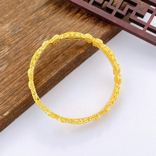 【限时克减150元】足金999.9 古法宫廷风镂空花丝绕线少女心在逃公主蝴蝶结固口手镯（面宽约9.2-9.6mm)(ANWZGFSZ00339)（预售产品下单后不退款不退货不换货不补差价） 商品图2