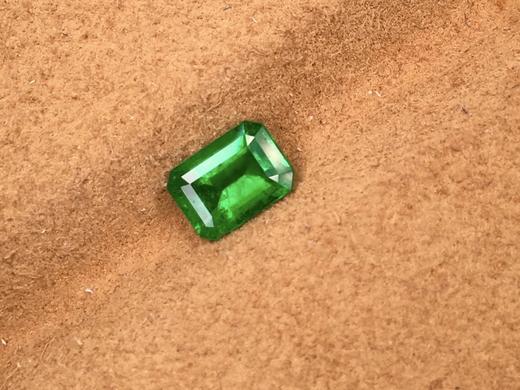 0.83ct 祖母绿裸石 商品图1