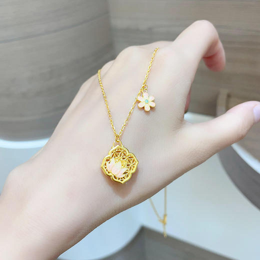 【限时克减150元】足金999 古法调节镂空花丝低温珐琅花形吊饰渐变七彩莲花花形套链(YGFTL00077)（预售产品下单后不退款不退货不换货不补差价 商品图5