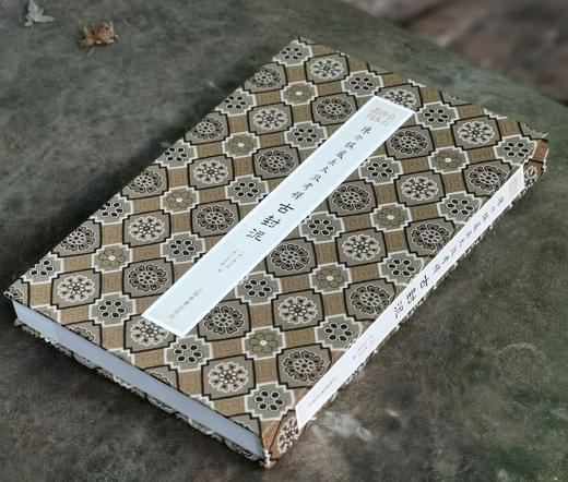 《陈介祺藏吴大徵考释古封泥》，8开，[清]陈介祺、吴大徵辑，上海书画出版社2022年5月一版一印，定价650元。普通版：488元，签名典藏版：650元。分别各两册。 商品图1