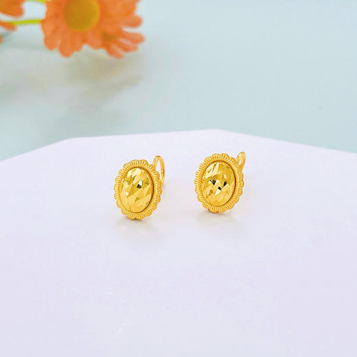 【限时7.5折】【定价黄金】足金999 5G黄金拉丝边框鱼鳞鸽子蛋耳饰耳钉(AG5GES00145)（预售产品下单后不退款不退货不换货不补差价）（预售产品下单后不退款不退货不换货不补差价） 商品图0