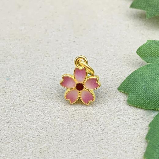 【限时7.5折】【定价黄金】足金 #高温珐琅 古法高温烧蓝高温珐琅空心樱花吊坠挂件(AKGFDZ00039)预售产品下单后不退款不退货不换货不补差价 商品图0