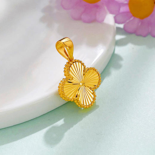 【限时克减150元】足金999.9 #小红书 【精品】空心花卉吊坠小幸运镭射四叶草吊坠（不含链，面宽约16.3*14.5mm）(DZ00792)补差价）预售产品下单后不退款不退货不换货不补差价 商品图2