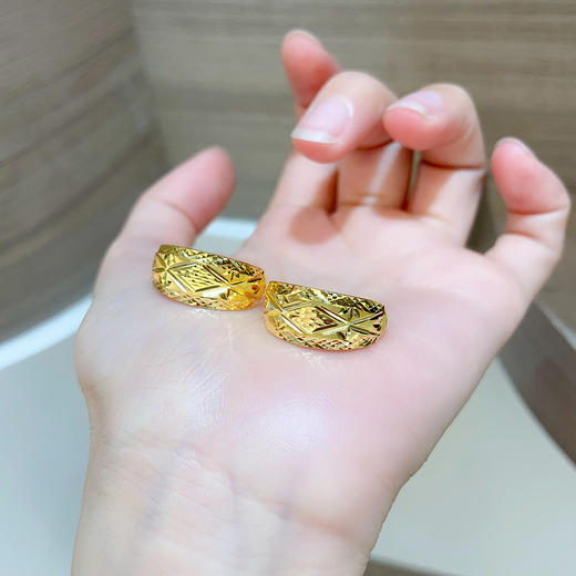 【限时克减128元】足金999.9 车花蛇肚耳饰耳圈耳包(ES00624)（预售产品下单后不退款不退货不换货不补差价（预售产品下单后不退款不退货不换货不补差价 商品图3