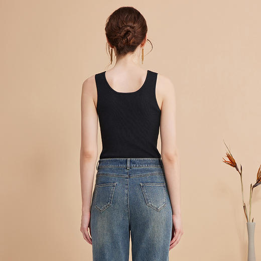 EITIE爱特爱秋季新款百搭时尚减龄修身针织无袖上衣小背心女D2401403 商品图5
