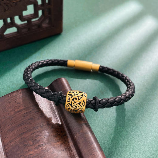 【定价黄金】【限时7.5折】足金 #电黑金 #情侣 3D硬金电黑金意志图文不可调节黑编织皮绳手链成品手串（扣饰材质为合金，绳约5mm）(RFXMB0062-A)预售产品下单后不退款不退货不换货不补差价 商品图1