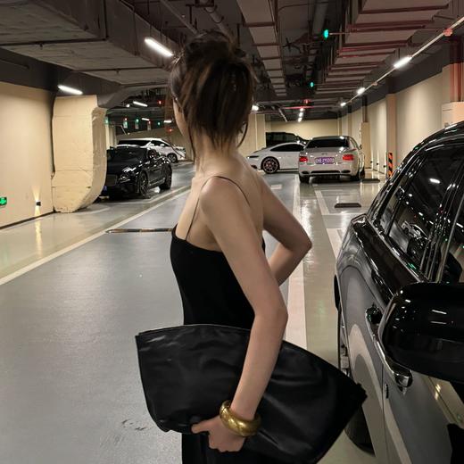 ROMI STUDIO “基础随性” 独立聚拢针织细肩带抹胸背心 431A8092 商品图4