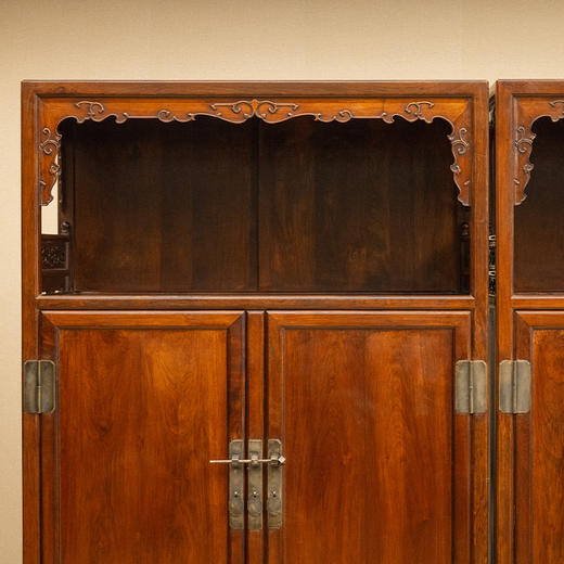 二十世纪 红木券口带围栏万历柜（一对） 商品图1