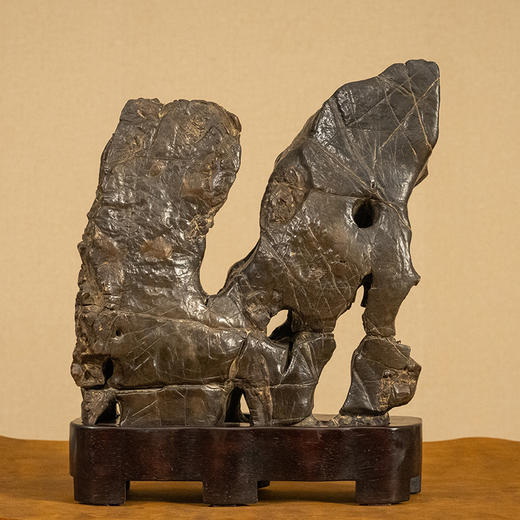 清 灵璧石“涧壑流云”文房赏石（红木座） 商品图1