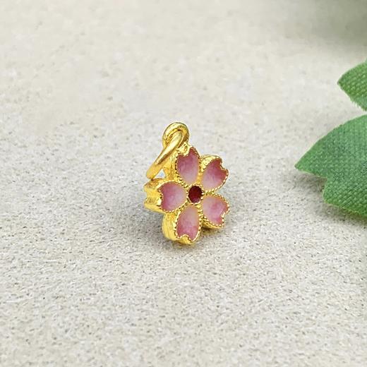 【限时7.5折】【定价黄金】足金 #高温珐琅 古法高温烧蓝高温珐琅空心樱花吊坠挂件(AKGFDZ00039)预售产品下单后不退款不退货不换货不补差价 商品图2