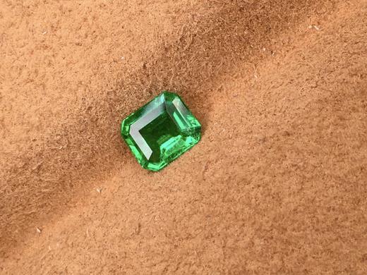 0.49ct 祖母绿裸石 商品图1