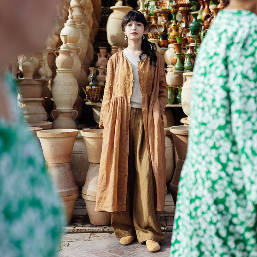 绽放586朵/【苏木系列】炒色苎麻琥珀橙色绣花宽松长袖开衫连衣裙 商品图1