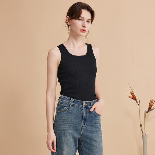 EITIE爱特爱秋季新款百搭时尚减龄修身针织无袖上衣小背心女D2401403 商品图3