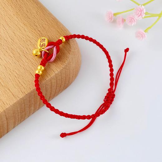 【限时7.5折】【定价黄金】足金 #招财纳福 3D硬金烤漆招财纳福牌铃铛吊饰间金珠转运红绳调节手链成品手串(AA3DSC00514)（预售产品下单后不退款不退货不换货不补差价） 商品图1