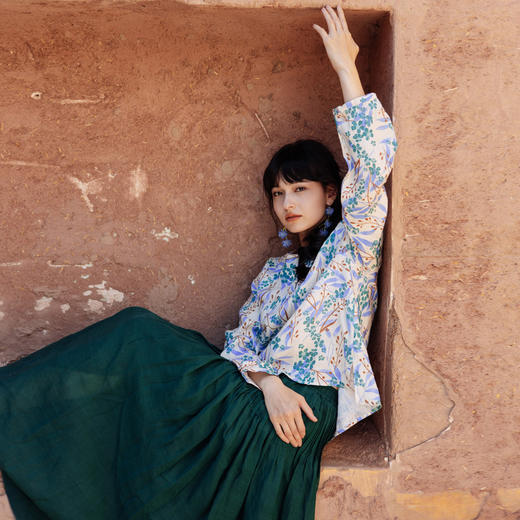 * 绽放592朵/【苏木系列】秋新款亚麻苏木印花小衫V领文艺长袖衬衫 商品图1