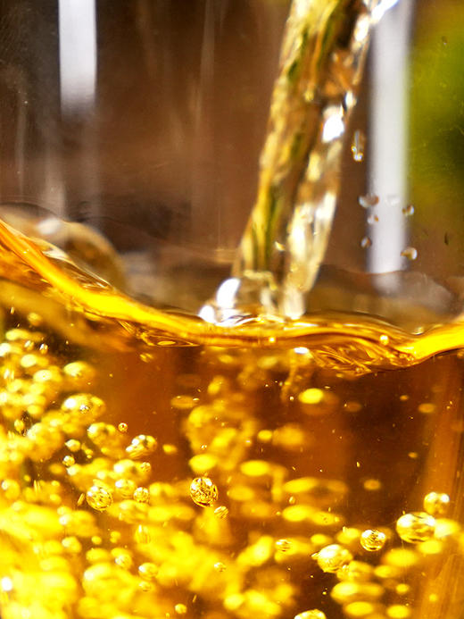 【班章王茶王】2024年勐海班章王茶王树高杆，每一饼班章王茶王树都在诠释味觉的顶级享受，357克/饼 拍5发6 拍20发25 每饼高端铜盒装 商品图6