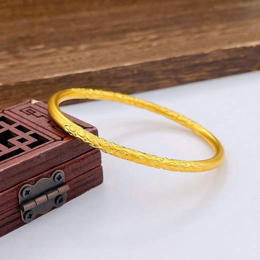 【限时克减150元】足金999.99 五9古法固口手镯缠枝纹花卉圆管手镯（面宽约3.4-3.8mm，厚约3.4mm）(ACGFSZ00002)（预售产品下单后不退款不退货不换货不补差价） 商品图0