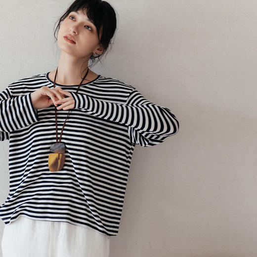绽放旅行女装567朵/天丝羊毛条纹简约舒适圆领落肩文艺长袖T恤衫 商品图0