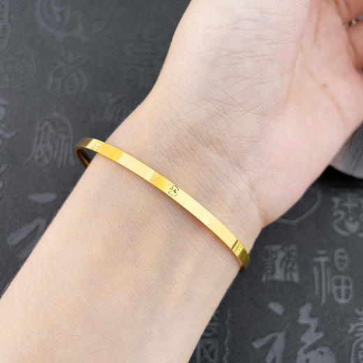 【限时克减150元】足金999.9 【精品】空心固口手镯镜面金车花米字手镯（面宽约2.6-3.0mm，厚约1.2mm)(AISZ00646-1)（预售产品下单后不退款不退货不换货不补差价） 商品图2