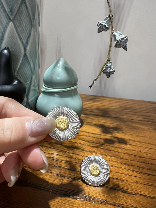 816-6 雏菊耳夹耳环 现货少量 除了无标就是圆正 商品图14