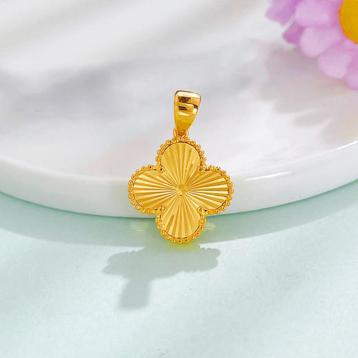 【限时克减150元】足金999.9 #小红书 【精品】空心花卉吊坠小幸运镭射四叶草吊坠（不含链，面宽约16.3*14.5mm）(DZ00792)补差价）预售产品下单后不退款不退货不换货不补差价 商品图1