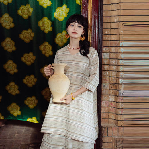 绽放536朵/高端进口手织亚麻棉浅色粉条纹V领七分袖短款连衣裙子 商品图3