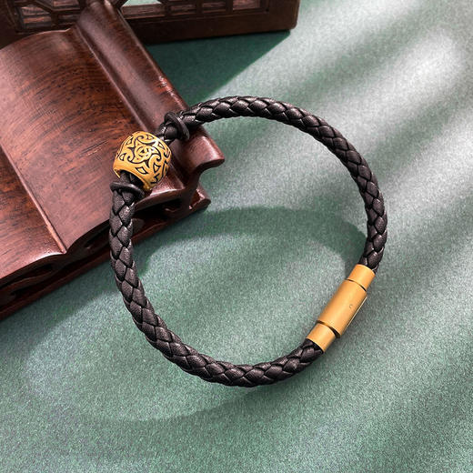 【定价黄金】【限时7.5折】足金 #电黑金 #情侣 3D硬金电黑金意志图文不可调节黑编织皮绳手链成品手串（扣饰材质为合金，绳约5mm）(RFXMB0062-A)预售产品下单后不退款不退货不换货不补差价 商品图0