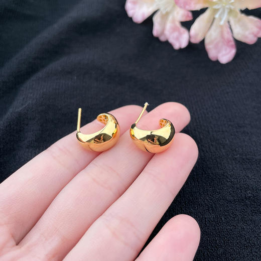 【限时克减128元】足金999 【精品】镂空镜面金C型轻奢高级感耳饰耳包（配胶塞）(AUES00002)（预售产品下单后不退款不退货不换货不补差价（预售产品下单后不退款不退货不换货不补差价 商品图2